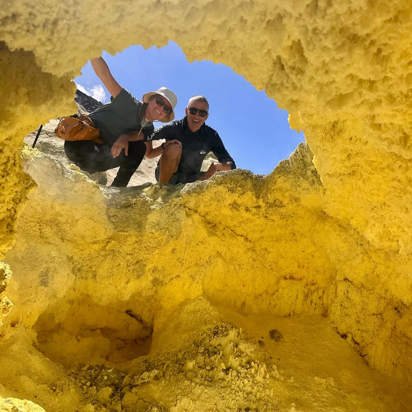 Peering through the yellow sulphur rocks.