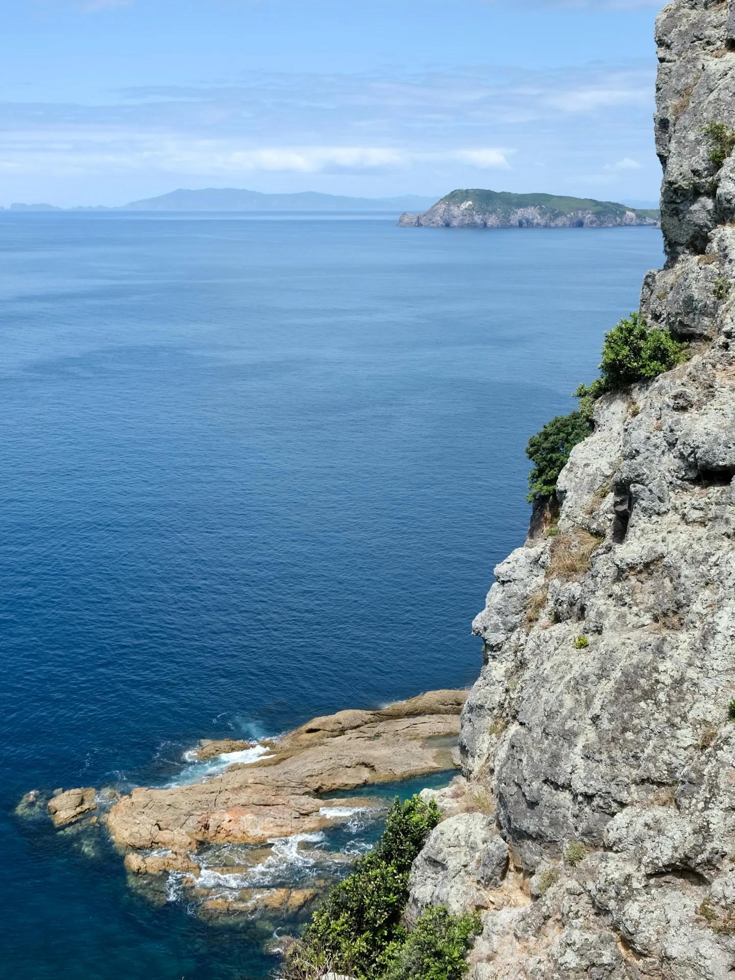 Looking out to the neighbouring islands. Looking out to the neighbouring islands.