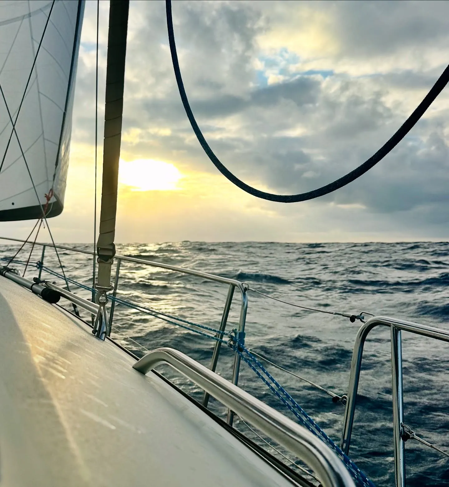 Making 6-7 knots along 9°S, without touching the sails.