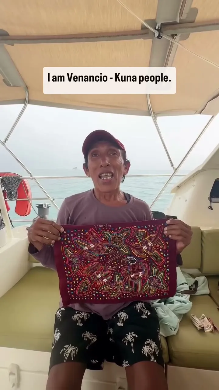 Master mola-maker Venancio. Master mola-maker Venancio.