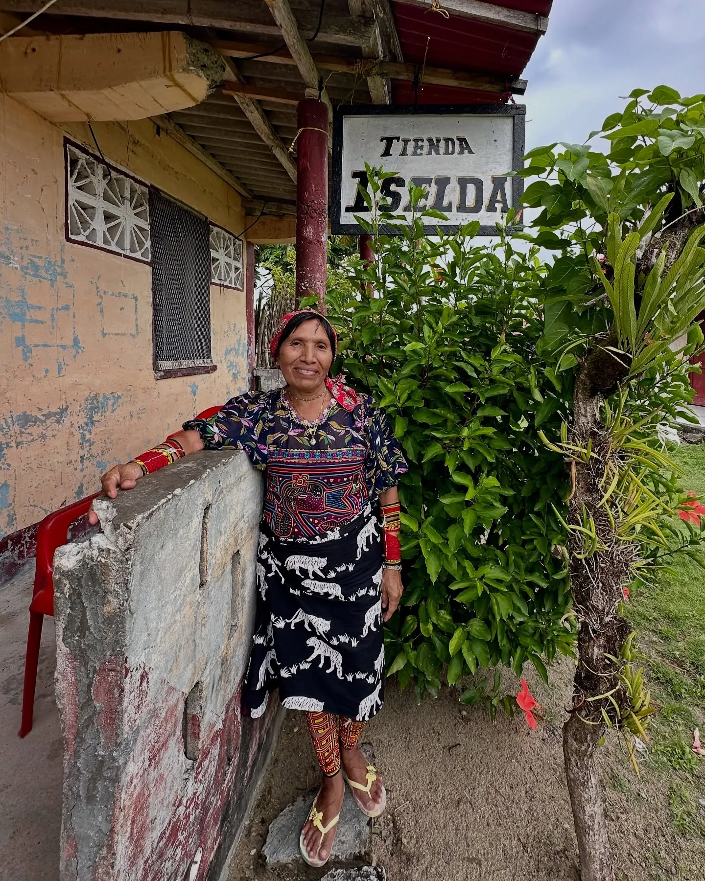 Iselda outside her shop on Niadup. Iselda outside her shop on Niadup.