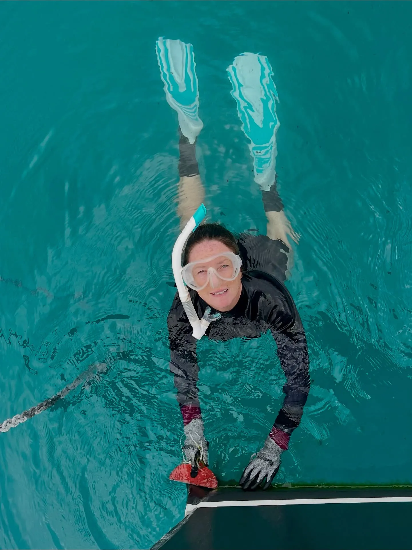 Hull cleaning, with a smile. Hull cleaning, with a smile.